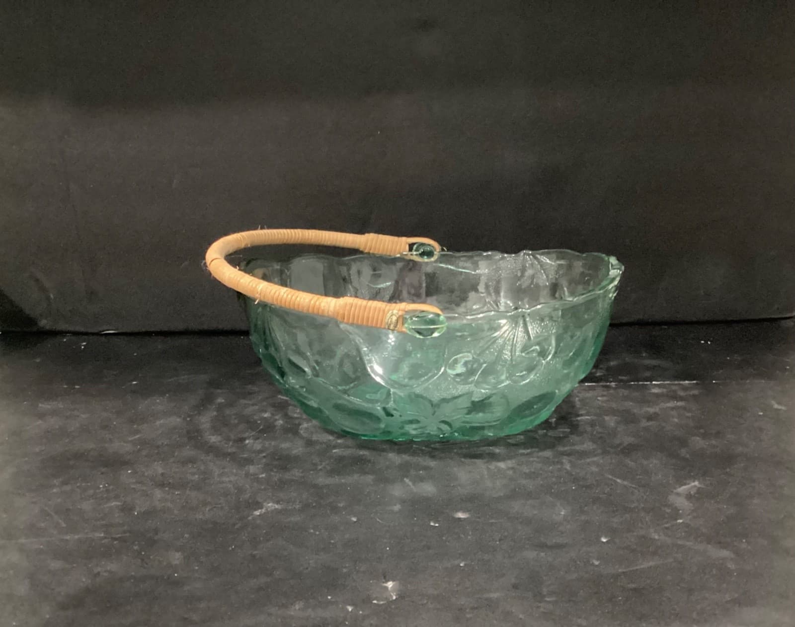 Vintage Libbey Green Glass Orchard Fruit Basket With Wicker Handle ~ 10" - Thumbnail 9