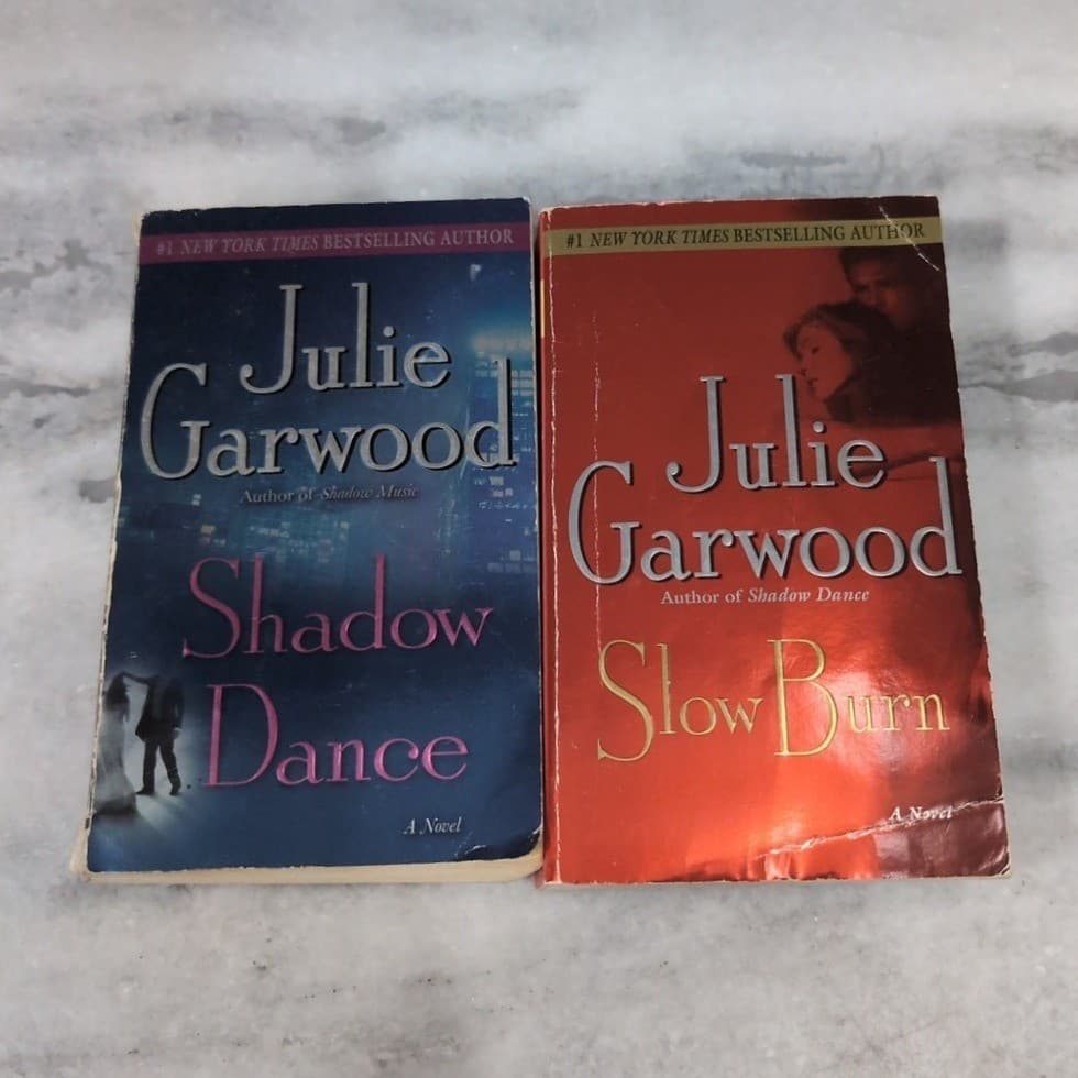 Julie Garwood Slow Burn and Shadow Dance Paperback Books, Romantic & Suspense - Thumbnail 3