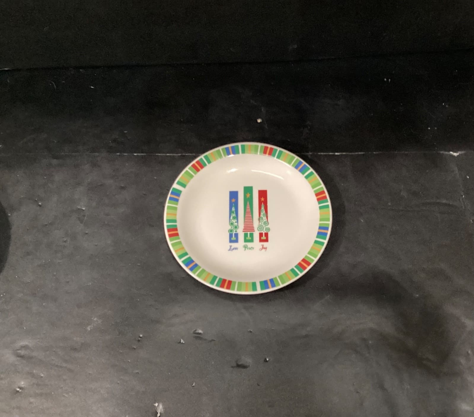Oneida Holiday Love Peace Joy Set of 4 Salad Plates 7.25” - Thumbnail 2