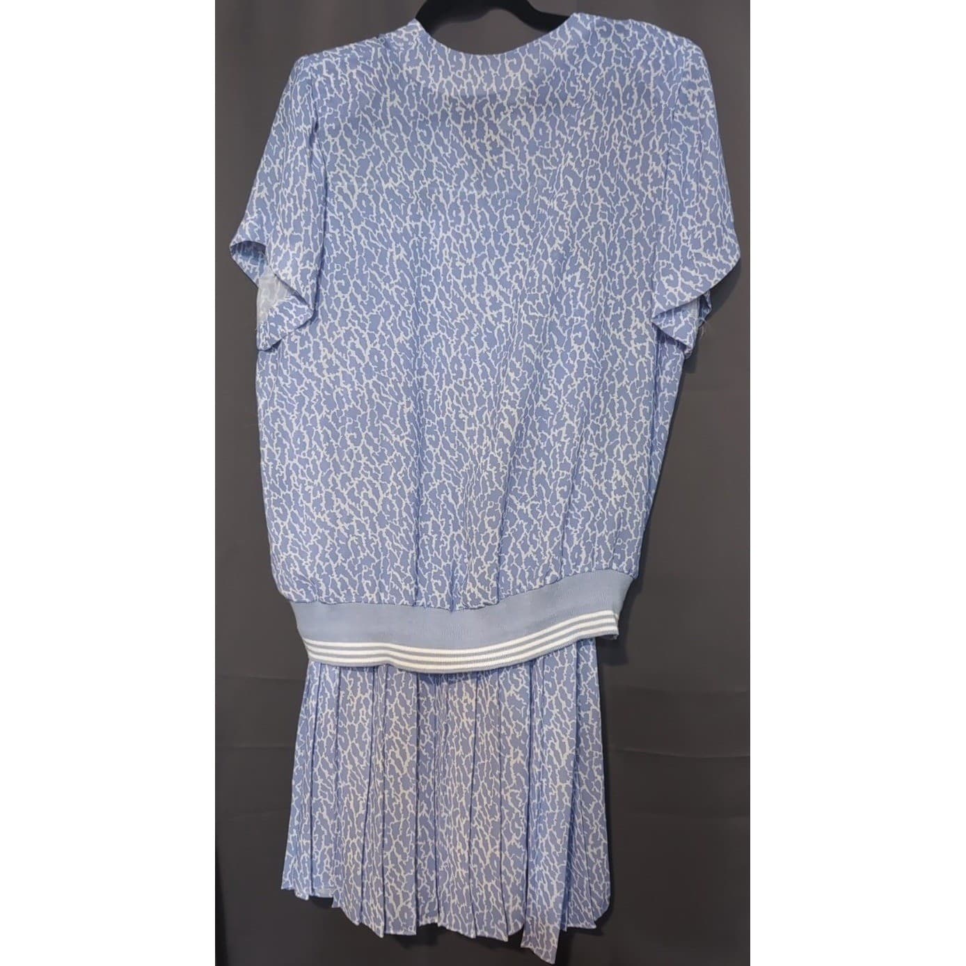 CB Collections Vintage Blue Abstract Print Two Piece Pleated Skirt Set Size 14.5 - Thumbnail 5