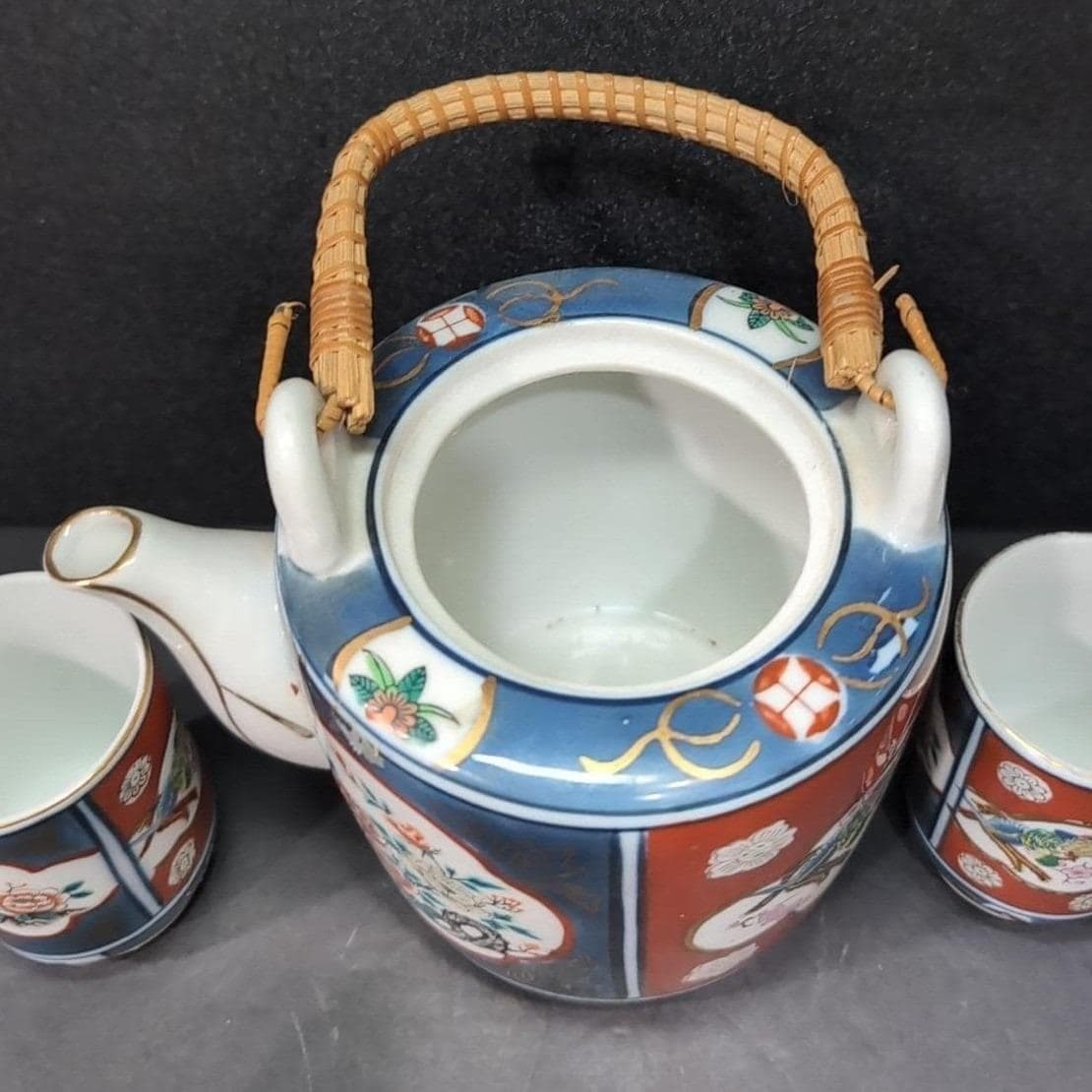 Old Gorgeous Imari Japan Teapot and Four Teacups, No Lid, Vintage Pottery Set - Thumbnail 7