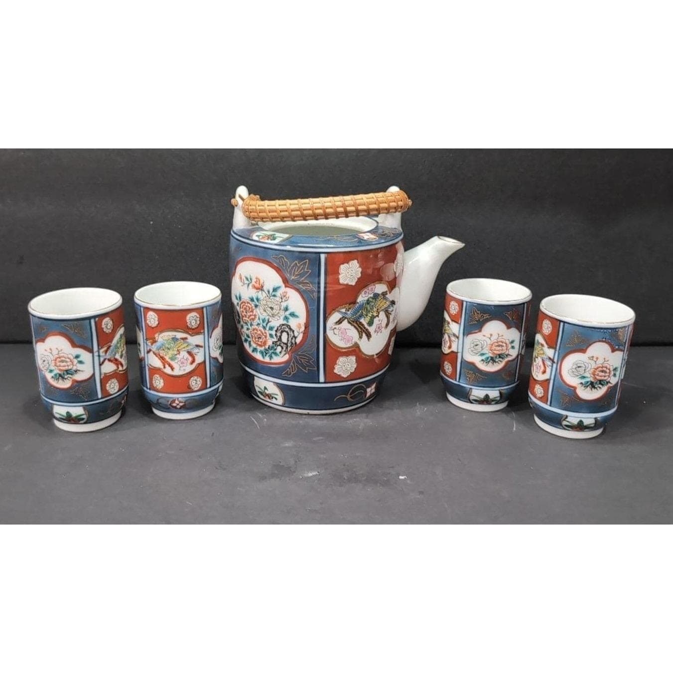 Old Gorgeous Imari Japan Teapot and Four Teacups, No Lid, Vintage Pottery Set - Thumbnail 10