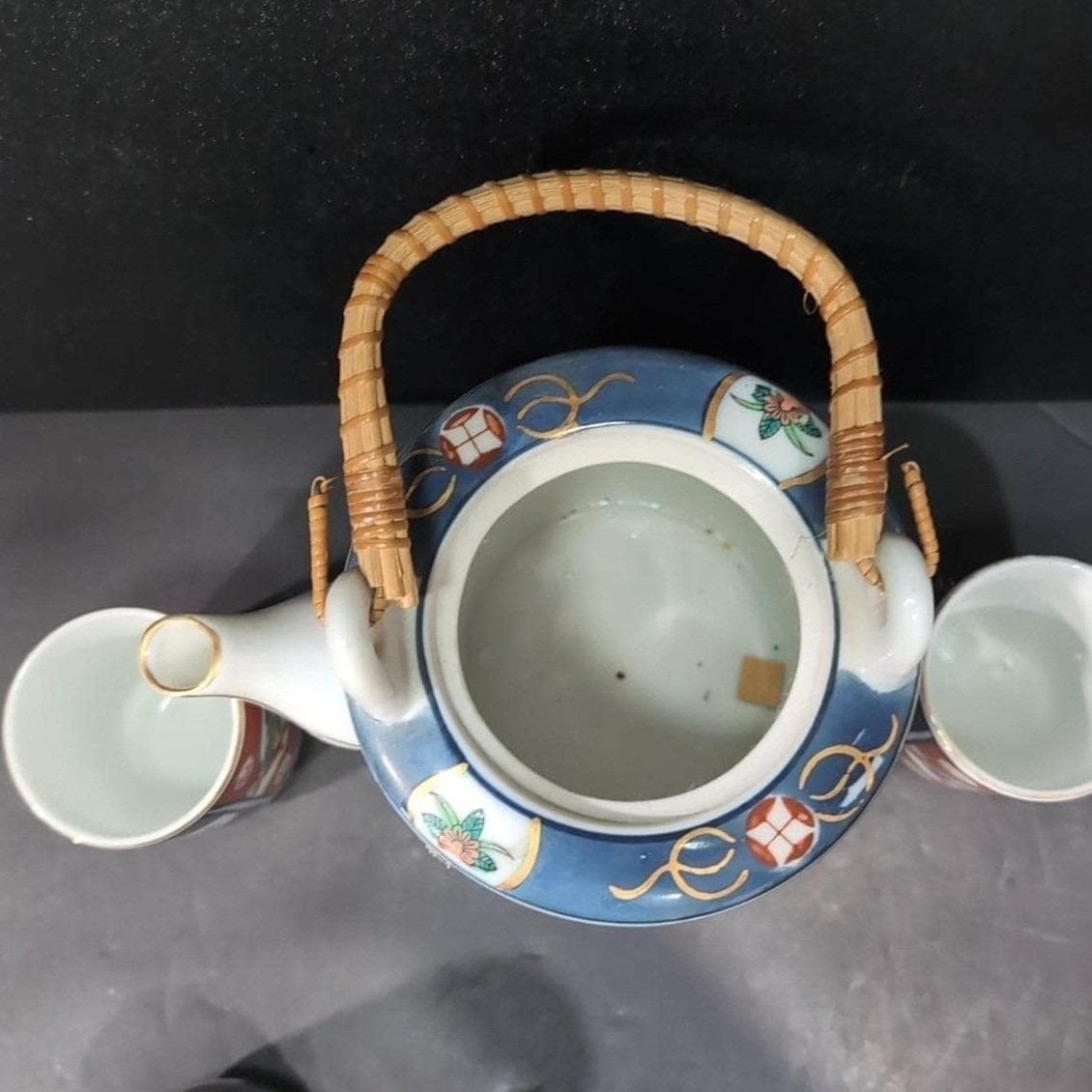 Old Gorgeous Imari Japan Teapot and Four Teacups, No Lid, Vintage Pottery Set - Thumbnail 6