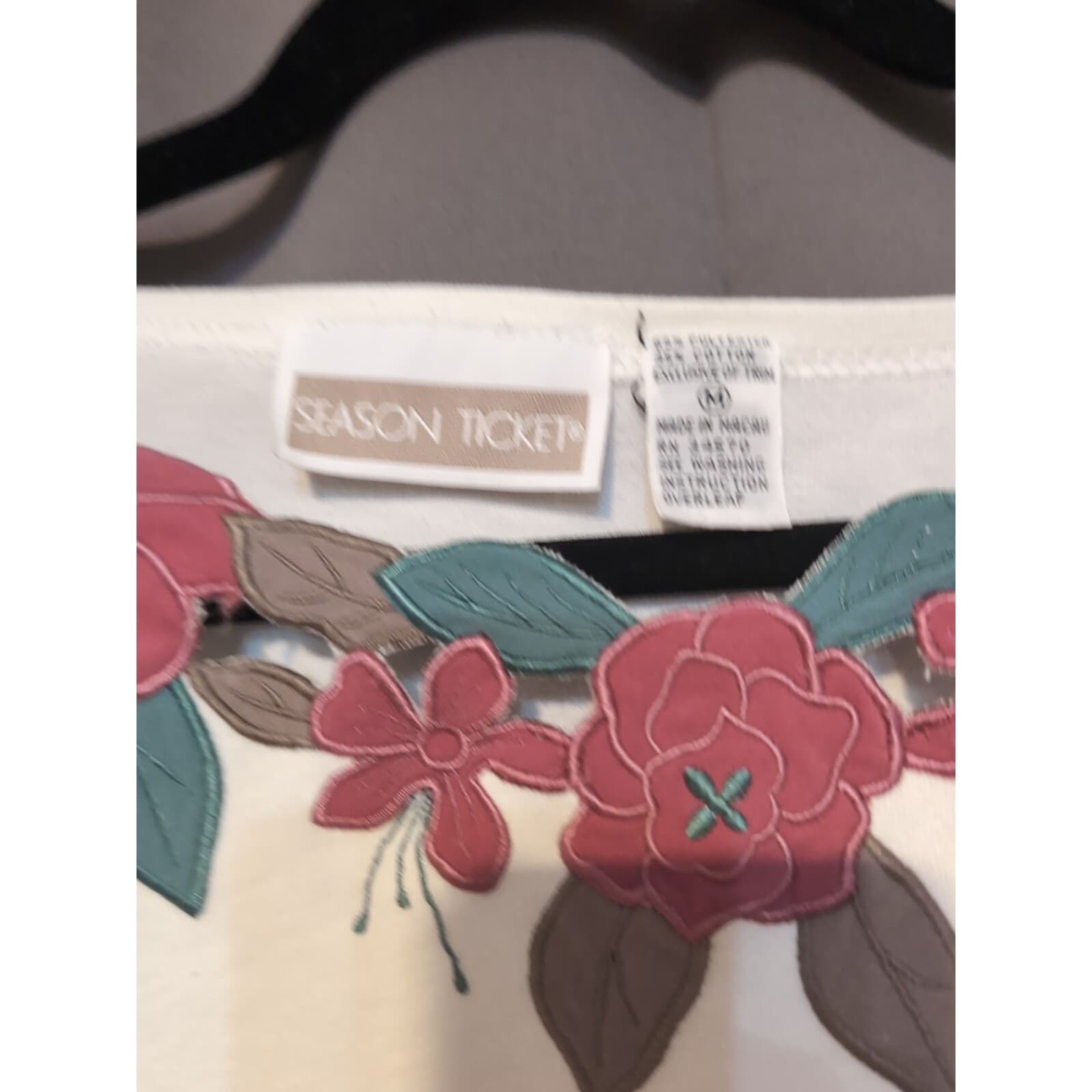 Season Ticket Women's Medium Blouse, White Short Sleeve, Embroidered Floral - Thumbnail 3