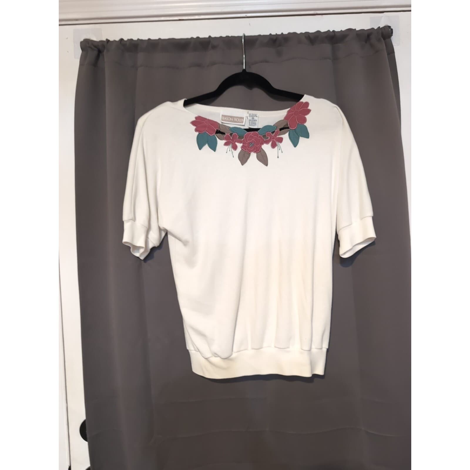 Season Ticket Women's Medium Blouse, White Short Sleeve, Embroidered Floral