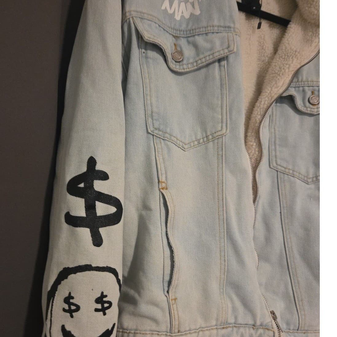 boohooMAN Light Wash Sherpa Lined Denim Jacket, Graffiti Smiley Face Men's Small - Thumbnail 7