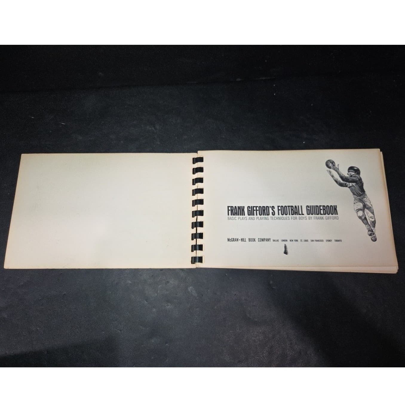 Frank Gifford Football Guidebook Basic Plays Techniques Boys 1963 McGraw Hill - Thumbnail 3