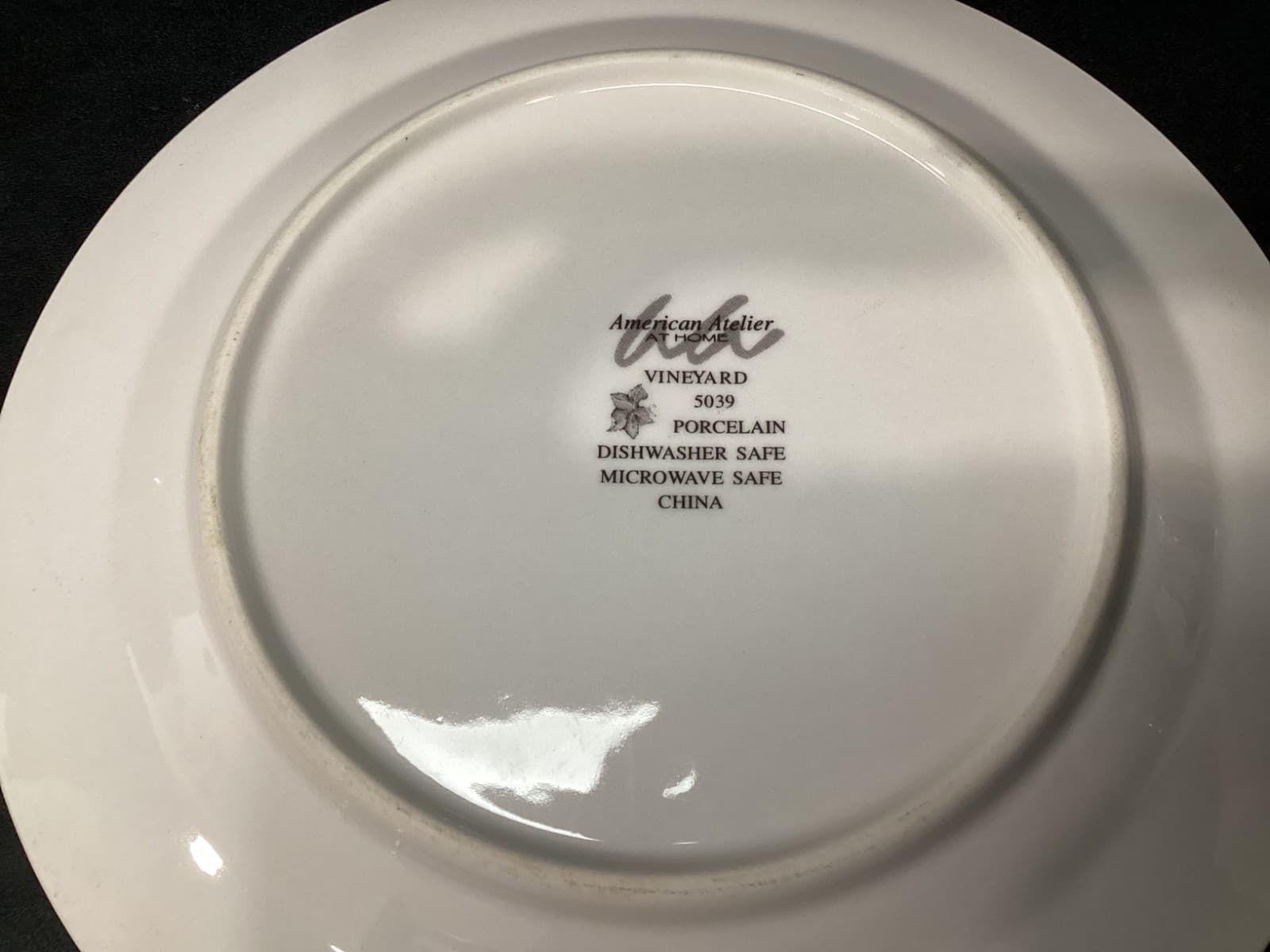 American Atelier At Home VINEYARD 8-1/4" Luncheon/Salad Plate Red Grapes #5039 - Thumbnail 4