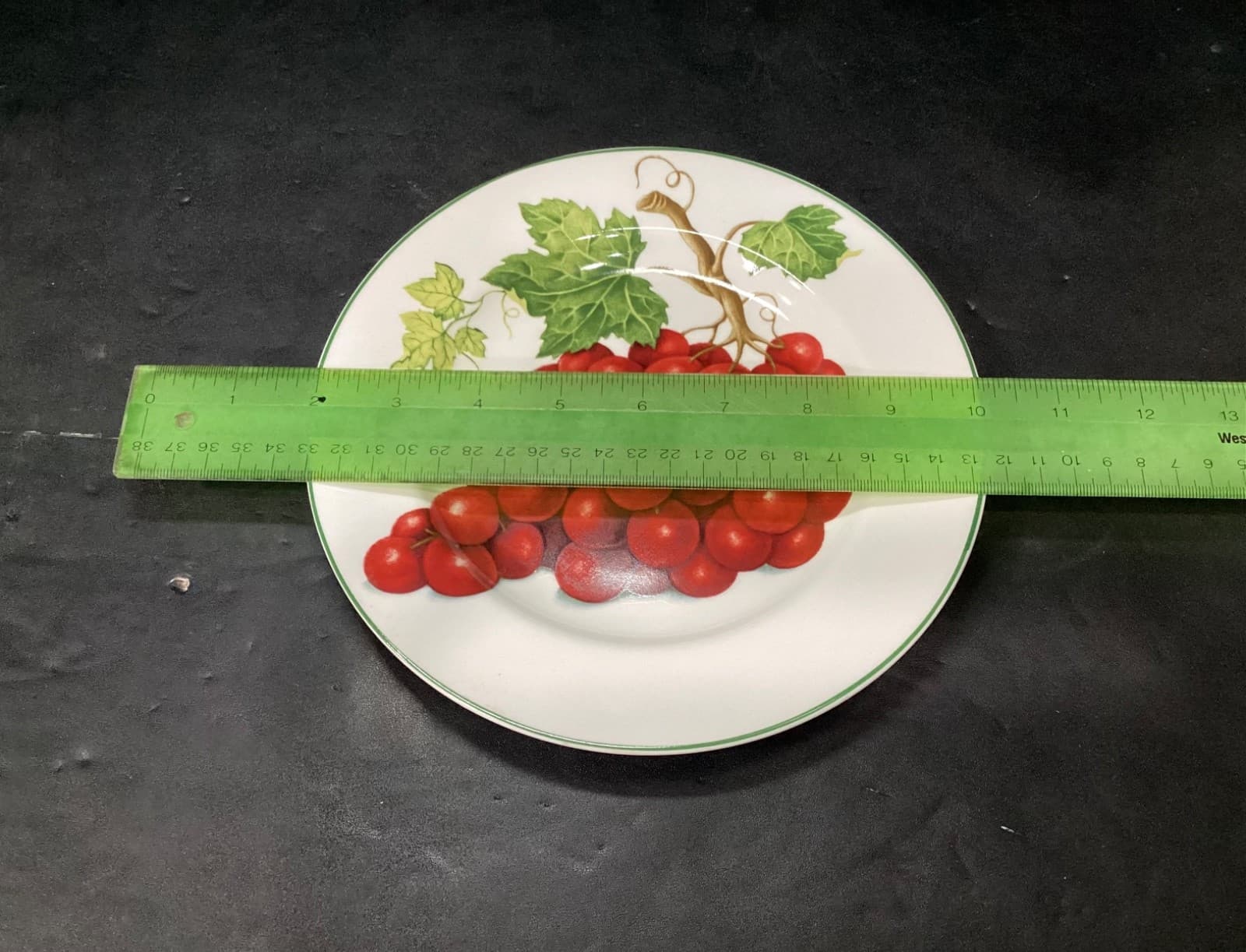 American Atelier At Home VINEYARD 8-1/4" Luncheon/Salad Plate Red Grapes #5039 - Thumbnail 9