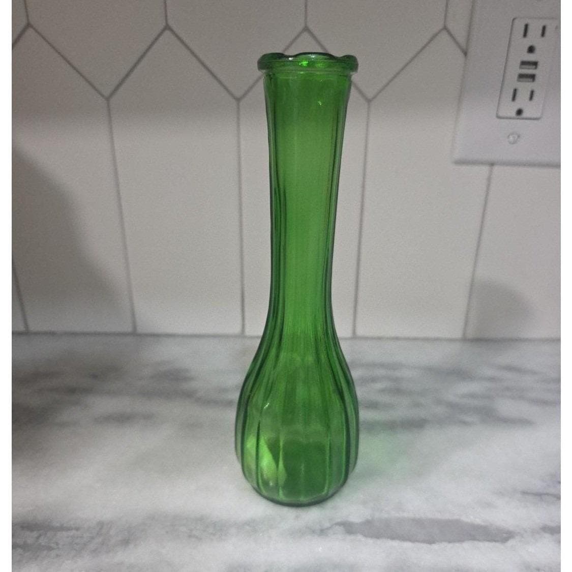 CLG Co. Emerald Green Glass Bud Vase, Vintage Ribbed Flower Holder, Centerpiece - Thumbnail 9