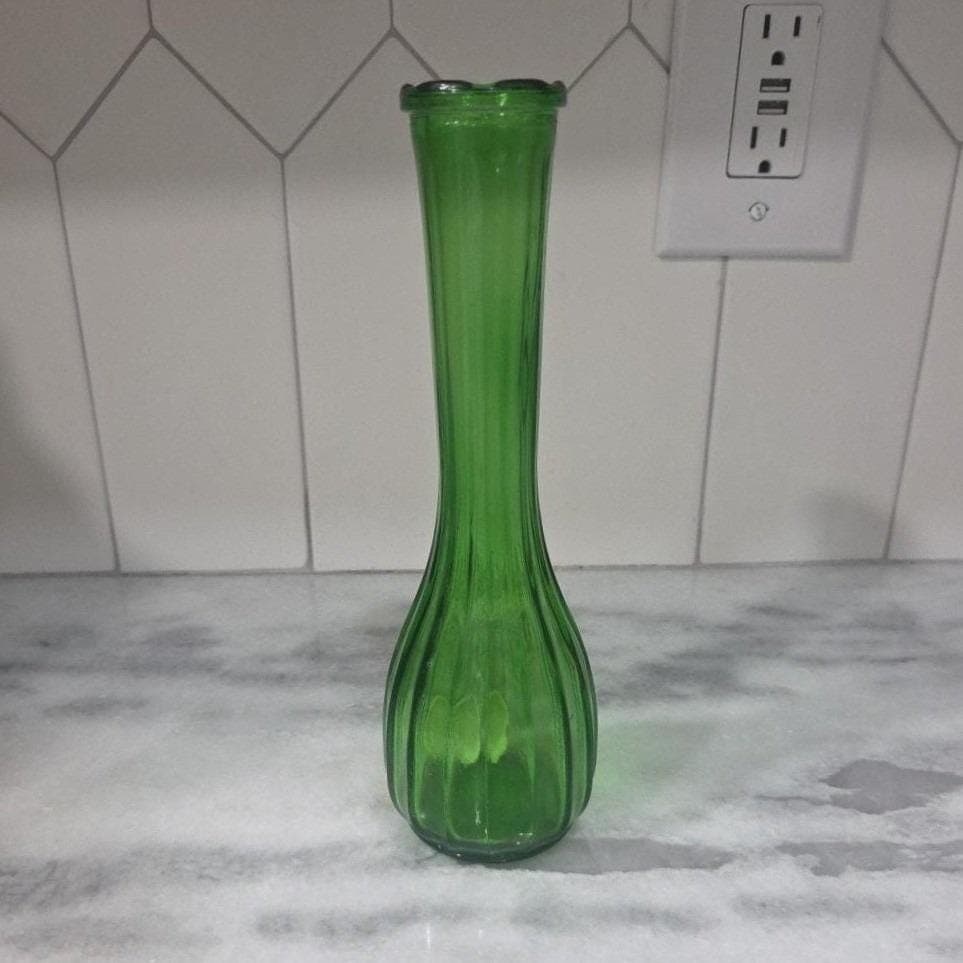 CLG Co. Emerald Green Glass Bud Vase, Vintage Ribbed Flower Holder, Centerpiece - Thumbnail 7