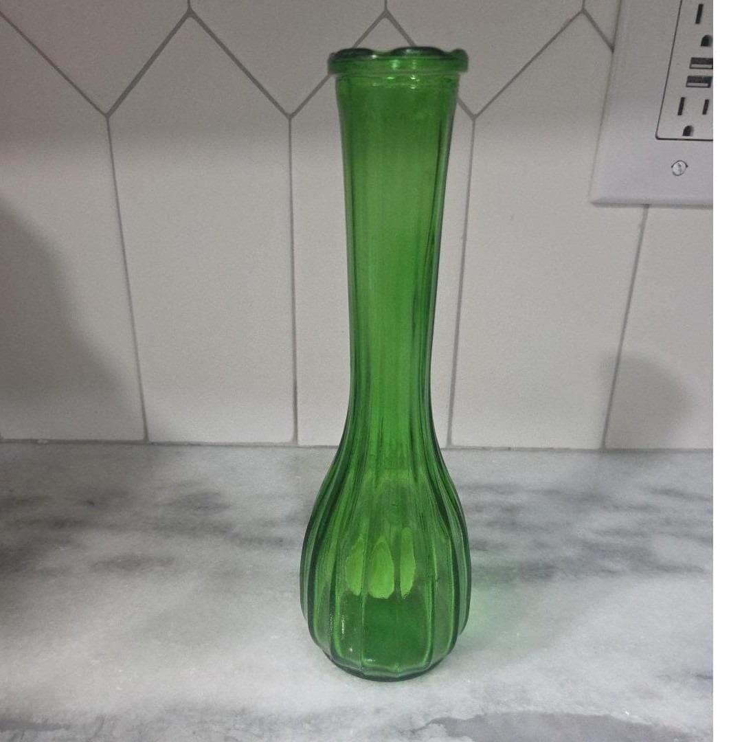 CLG Co. Emerald Green Glass Bud Vase, Vintage Ribbed Flower Holder, Centerpiece - Thumbnail 10