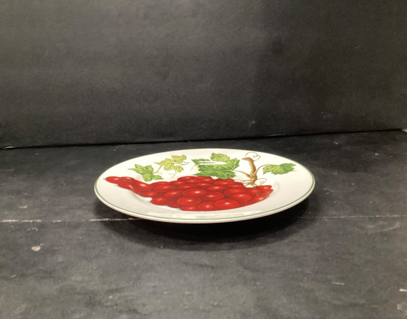 American Atelier At Home VINEYARD 8-1/4" Luncheon/Salad Plate Red Grapes #5039 - Thumbnail 5