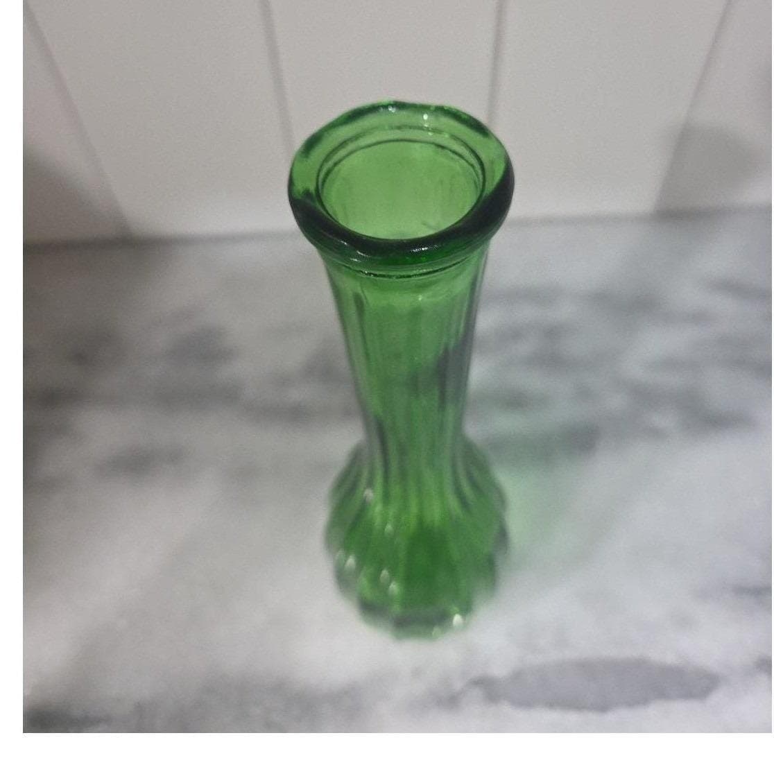CLG Co. Emerald Green Glass Bud Vase, Vintage Ribbed Flower Holder, Centerpiece - Thumbnail 6