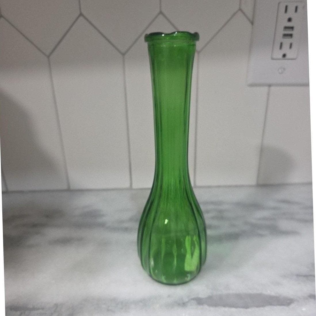 CLG Co. Emerald Green Glass Bud Vase, Vintage Ribbed Flower Holder, Centerpiece - Thumbnail 8