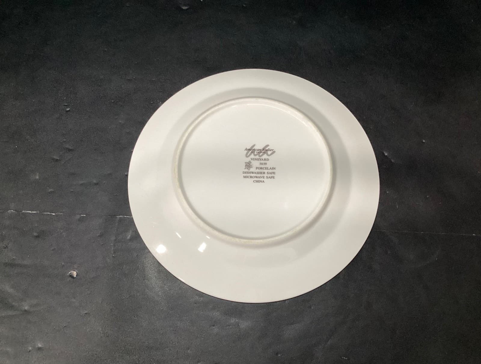 American Atelier At Home VINEYARD 8-1/4" Luncheon/Salad Plate Red Grapes #5039 - Thumbnail 3