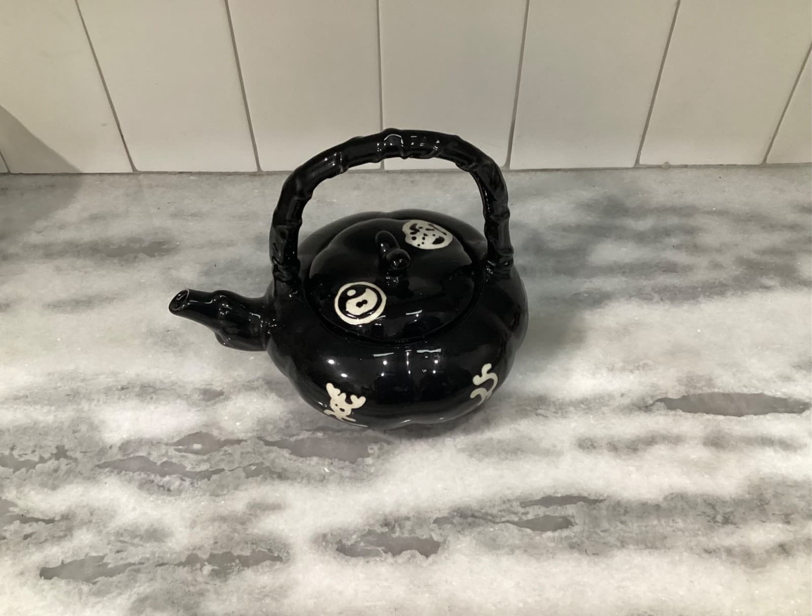 VINTAGE Asian Tea Pot ~ Porcelain Black Chinese - Thumbnail 2