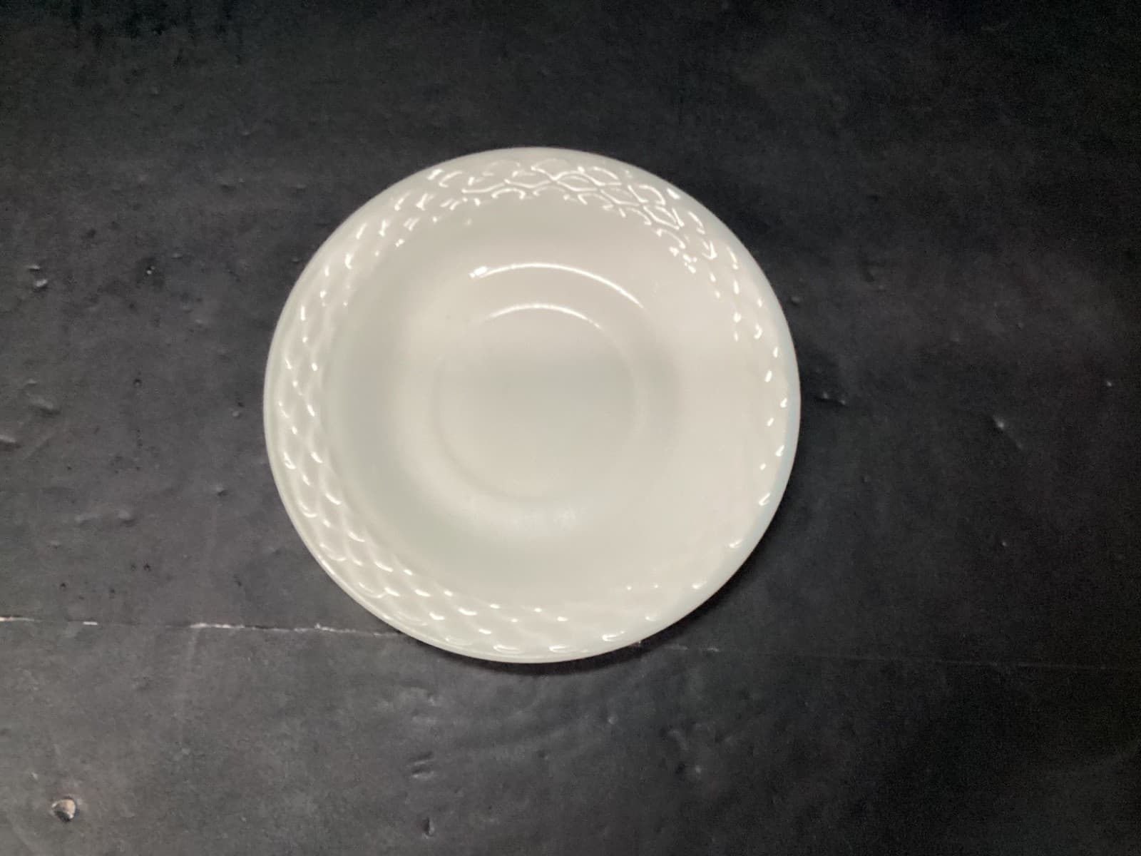 Anchor Hocking Fish Scale Ivory White Basketweave Saucers Set of 4 Uranium VTG - Thumbnail 2