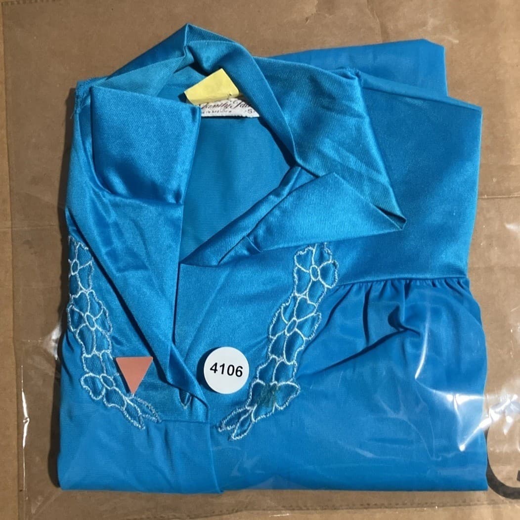 Vanity Fair Vintage Turquoise Blue Button Front Embroidered Robe Housecoat Small - Thumbnail 8