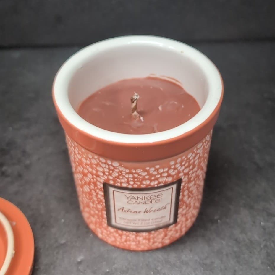 Yankee Candle Autumn Wreath Orange Ceramic Filled Candle 7oz with Lid 4 inch - Thumbnail 6