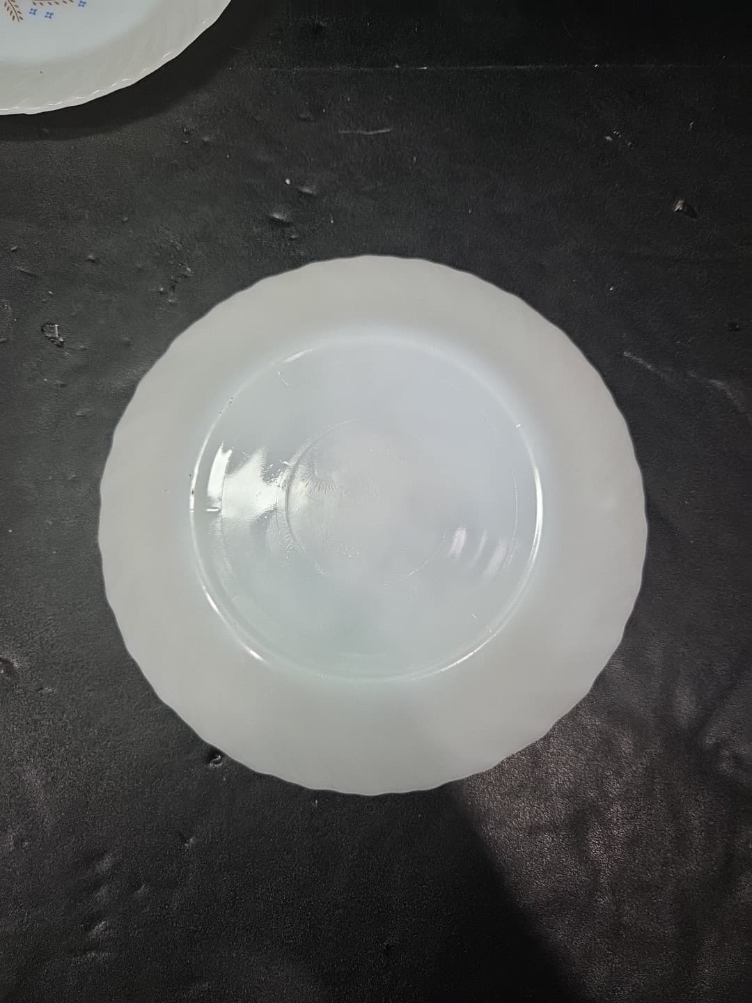Termocrisa Milk Glass Plates, Cornflower Design, Vintage Blue Flower, Set of 2 - Thumbnail 3