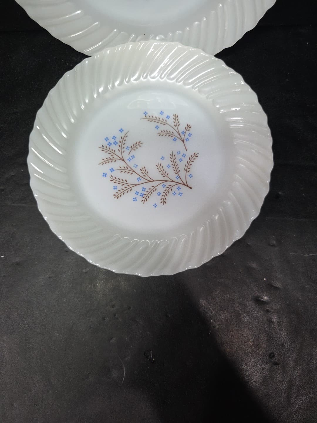 Termocrisa Milk Glass Plates, Cornflower Design, Vintage Blue Flower, Set of 2 - Thumbnail 2