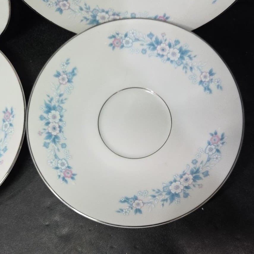 Carlton Fine China "Carla" Saucers #506, Set of 4, Vintage Floral Porcelain - Thumbnail 3