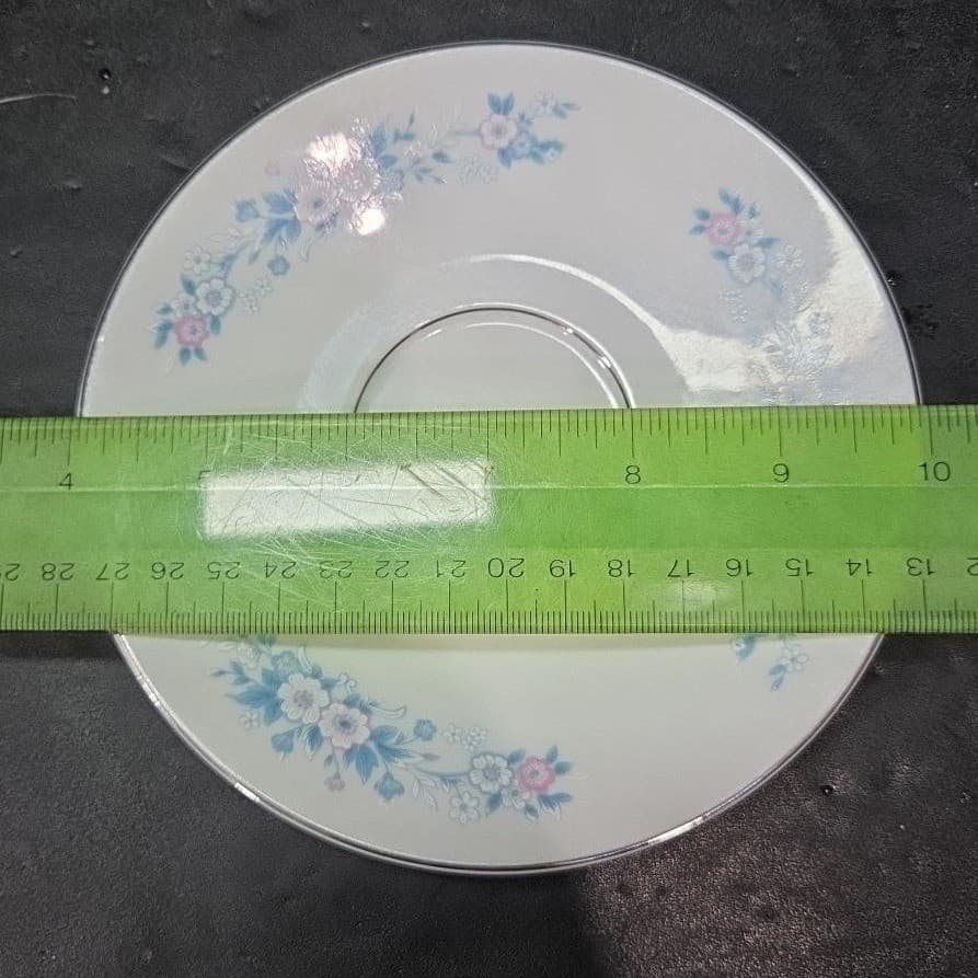 Carlton Fine China "Carla" Saucers #506, Set of 4, Vintage Floral Porcelain - Thumbnail 5