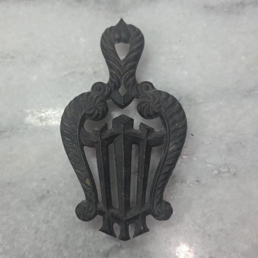 H. Burns Lyre 7-25 Black Cast Iron Trivet, Vintage Kitchen Decor, Tableware - Thumbnail 2