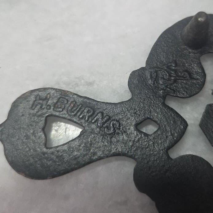 H. Burns Lyre 7-25 Black Cast Iron Trivet, Vintage Kitchen Decor, Tableware - Thumbnail 6
