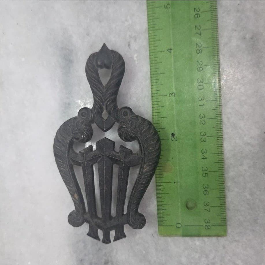 H. Burns Lyre 7-25 Black Cast Iron Trivet, Vintage Kitchen Decor, Tableware - Thumbnail 7