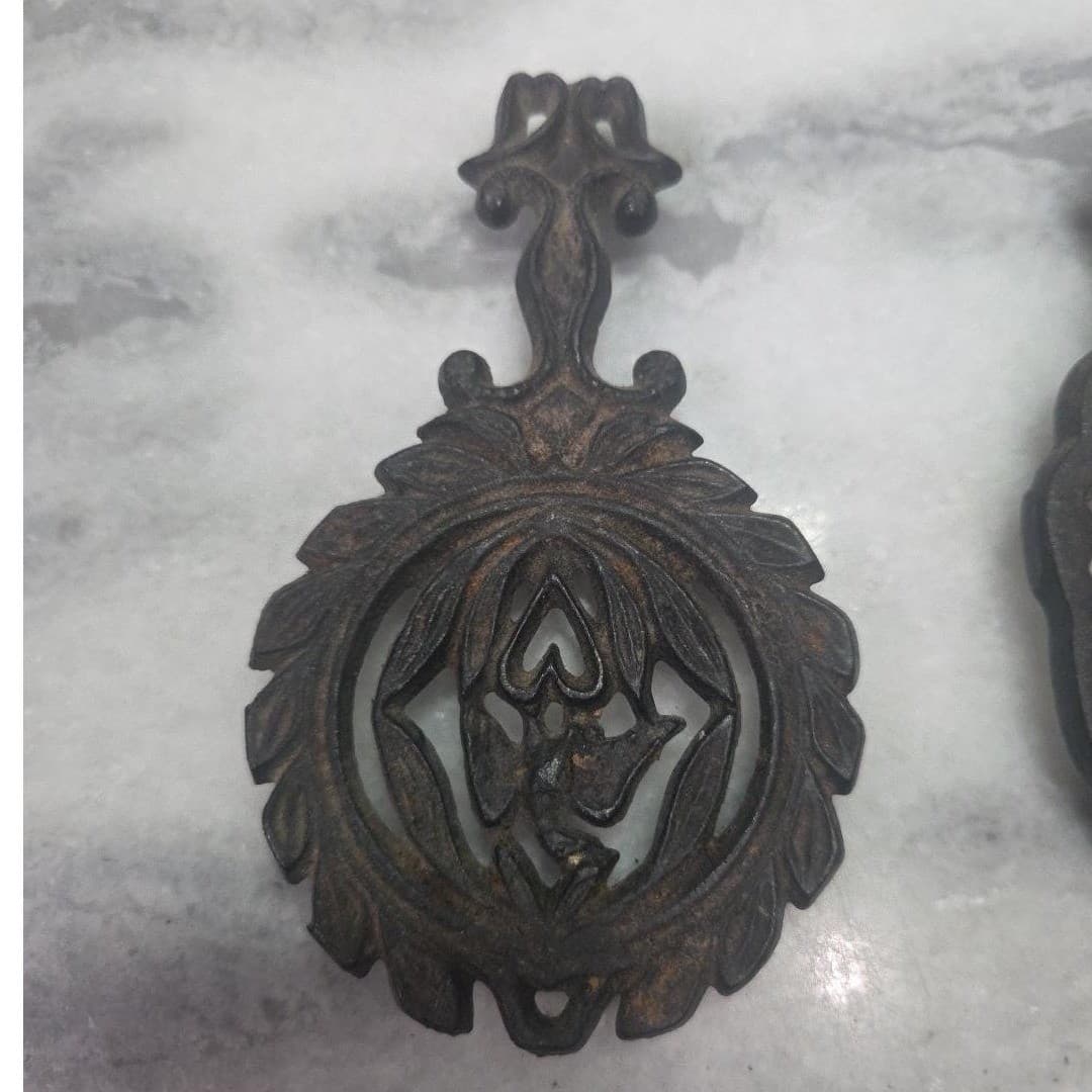 Wilton Black Cast Iron Trivets, Set of 2, Vintage Rustic Kitchen Accessory - Thumbnail 5