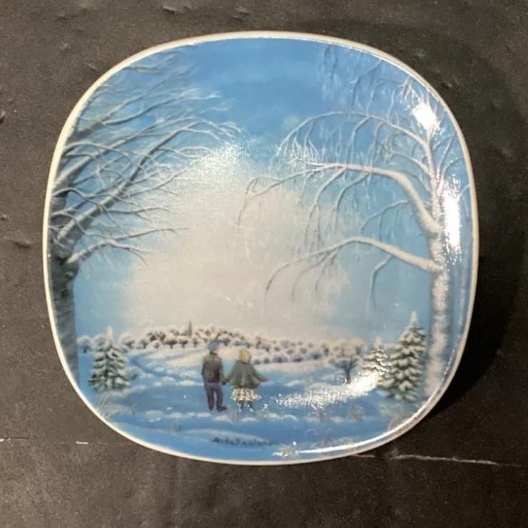 Arabia of Finland Winter Scene Plate, Vintage Anita Rantanen Siewers Design - Thumbnail 6