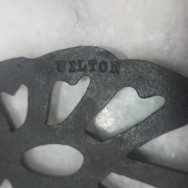 Wilton Black Cast Iron Trivets, Set of 2, Vintage Rustic Kitchen Accessory - Thumbnail 4