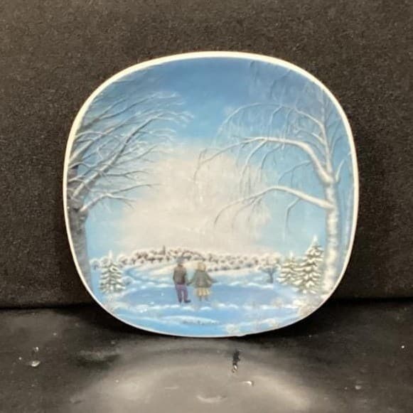 Arabia of Finland Winter Scene Plate, Vintage Anita Rantanen Siewers Design - Thumbnail 2