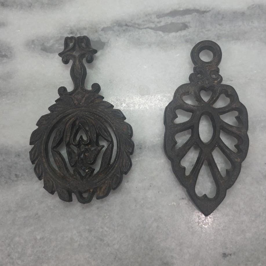 Wilton Black Cast Iron Trivets, Set of 2, Vintage Rustic Kitchen Accessory - Thumbnail 2