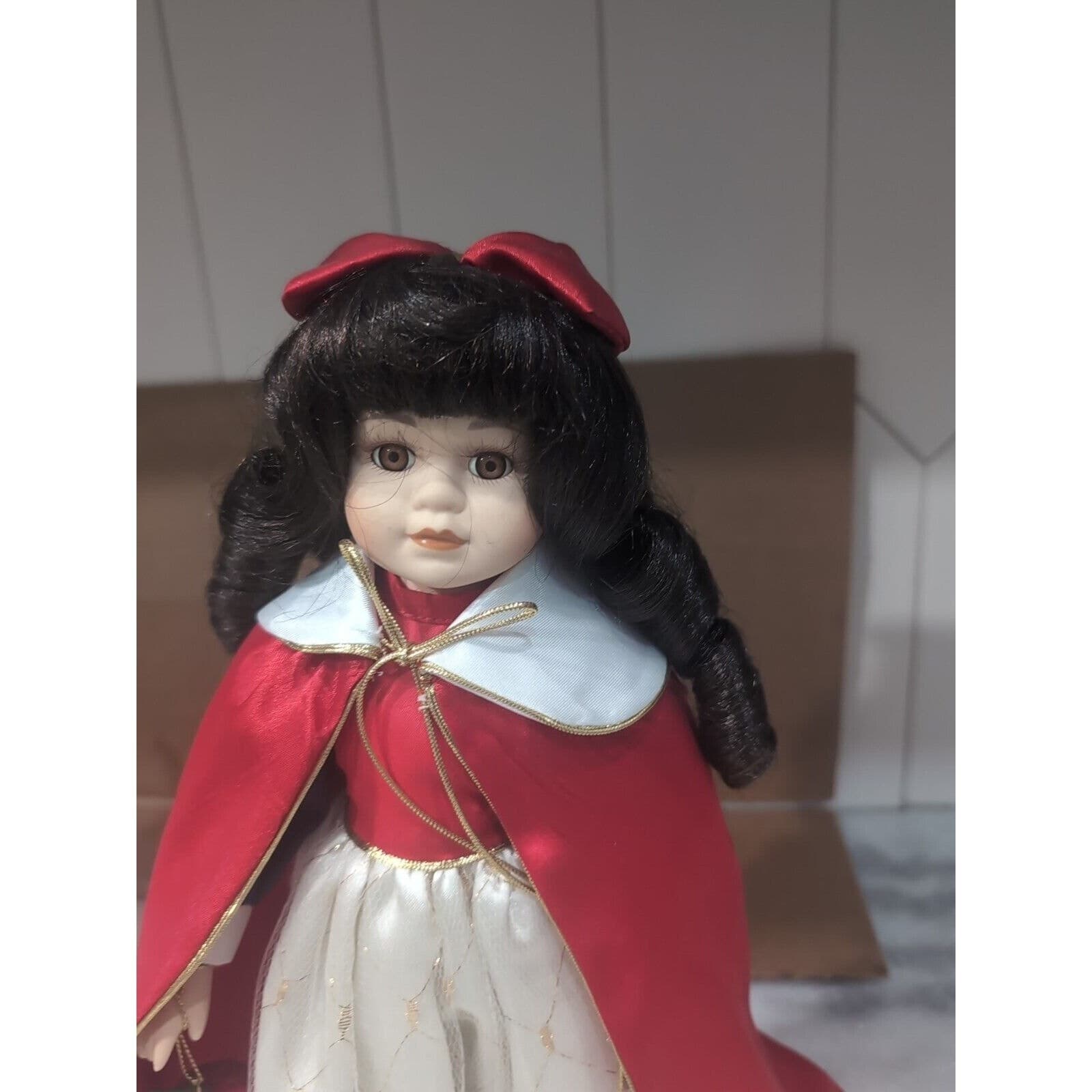 Americana Sweetheart Collection Porcelain Doll Snow White Red Cape Fairytale - Thumbnail 3