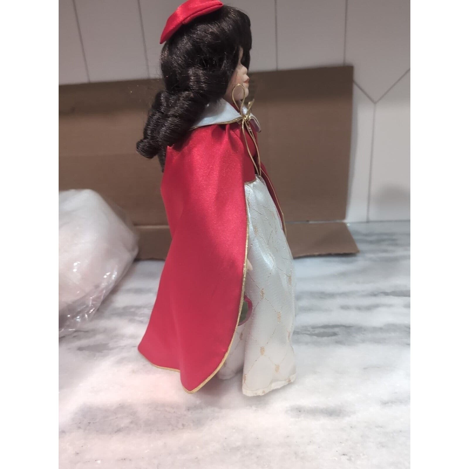 Americana Sweetheart Collection Porcelain Doll Snow White Red Cape Fairytale - Thumbnail 6