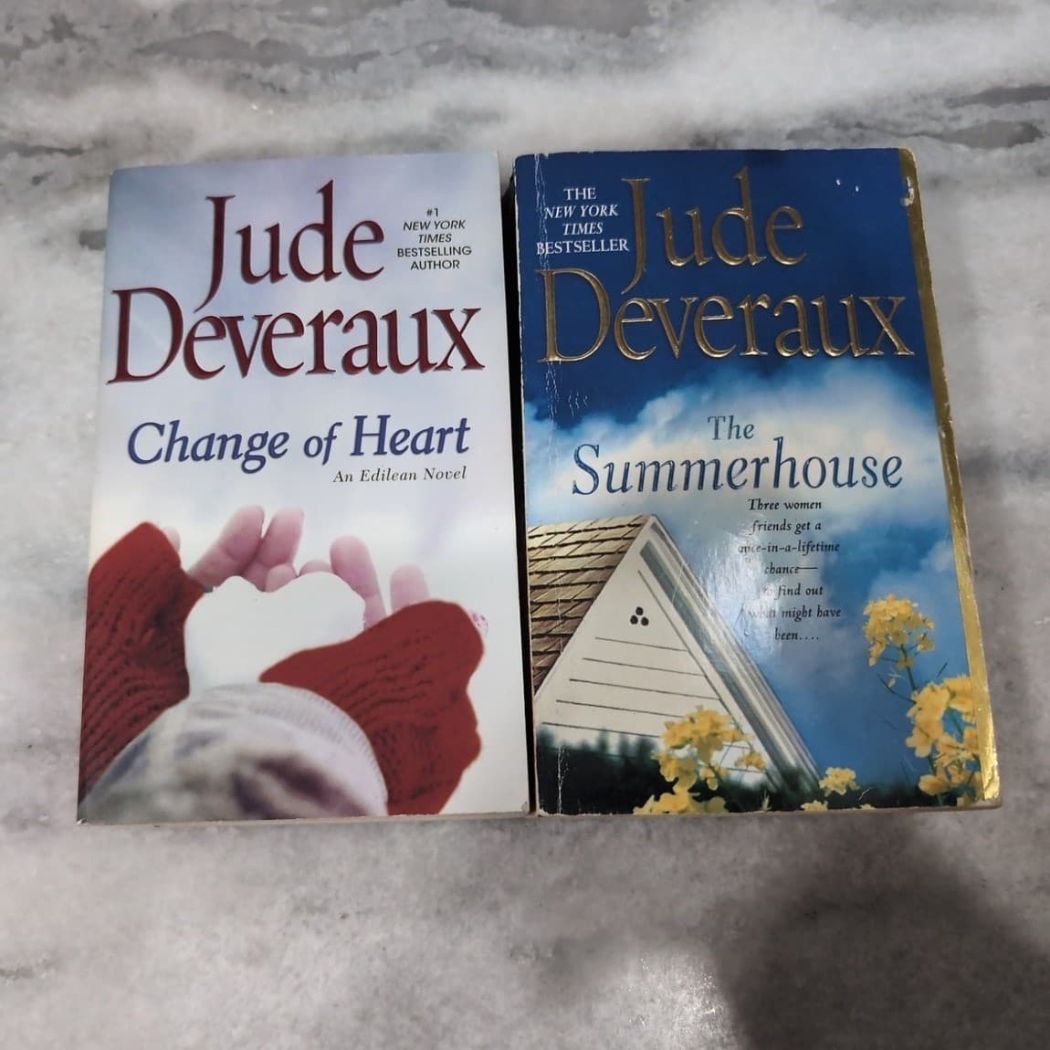 Jude Deveraux Books, Change of Heart & The Summerhouse, Romance Paperbacks - Thumbnail 3