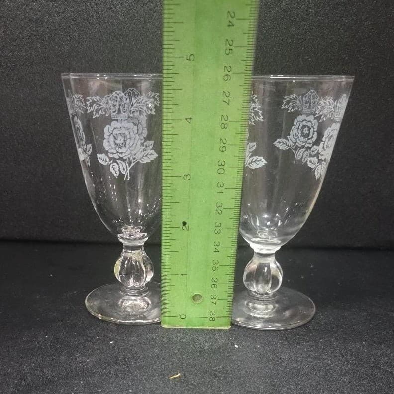 Libbey White Rose Cordials, Set of 2, Etched Crown Sherry Glasses, Vtg Stemware - Thumbnail 9