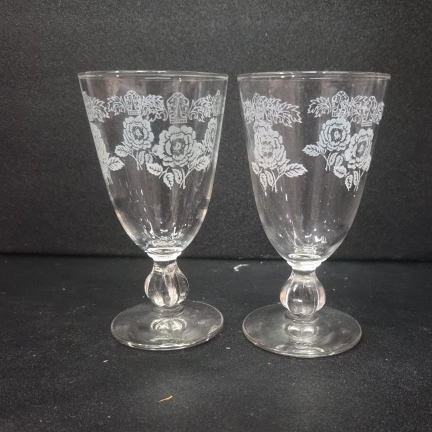 Libbey White Rose Cordials, Set of 2, Etched Crown Sherry Glasses, Vtg Stemware - Thumbnail 4