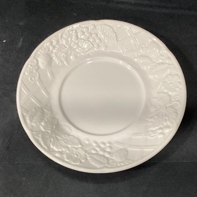 Mikasa English Countryside Saucers #DP900, Set of 4, Vintage Embossed Stoneware - Thumbnail 3