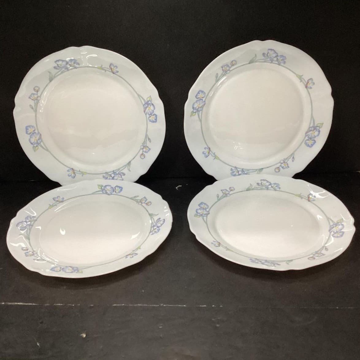 Arcopal Revelation Dinner Plates, Set of 4, Vintage White Opal Glass Tableware - Thumbnail 2