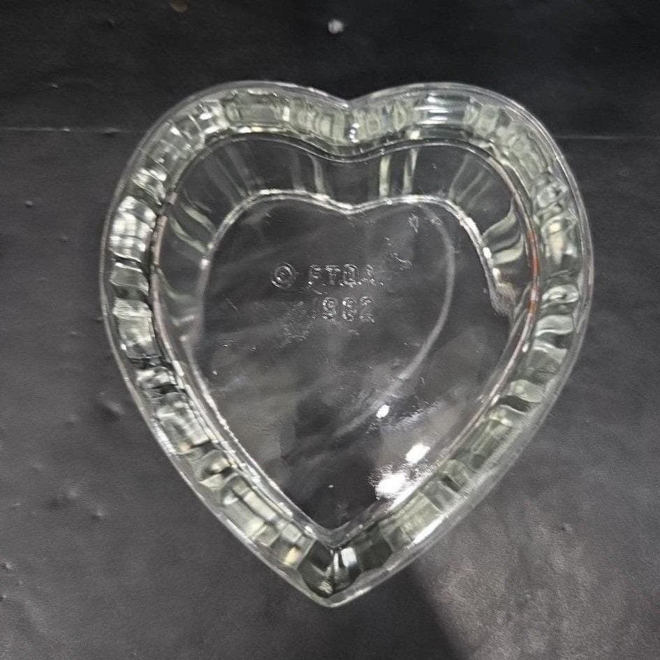 FTDA Clear Heart Glass Dish 1982, Vintage Trinket Holder, Jewelry Candy Bowl - Thumbnail 6
