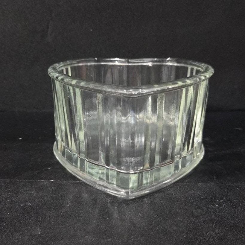 FTDA Clear Heart Glass Dish 1982, Vintage Trinket Holder, Jewelry Candy Bowl - Thumbnail 7