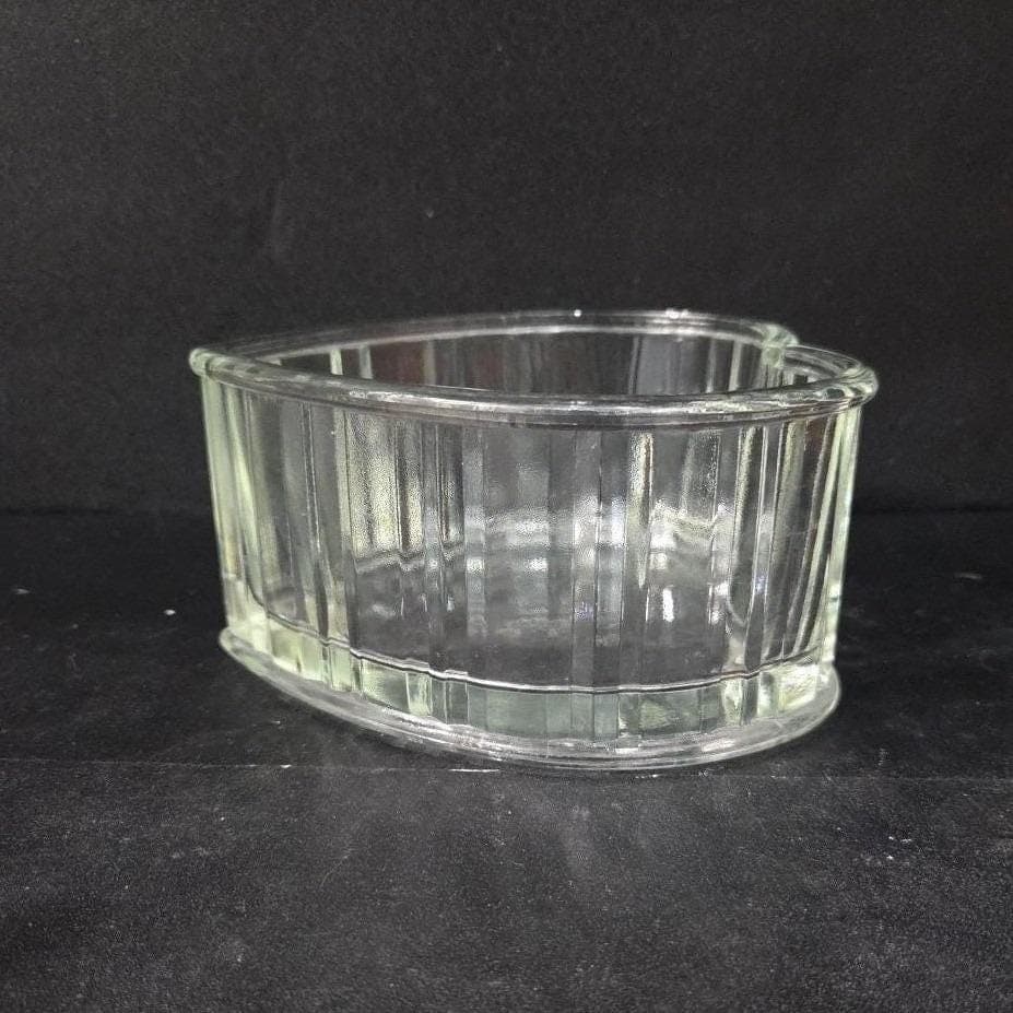 FTDA Clear Heart Glass Dish 1982, Vintage Trinket Holder, Jewelry Candy Bowl - Thumbnail 8