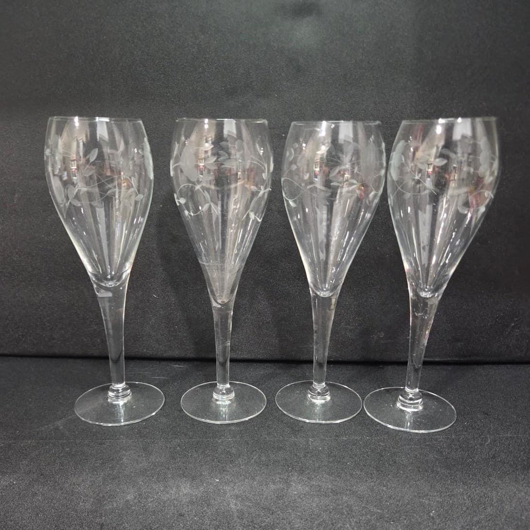 Princess House Heritage Tulip Wine Glasses, Set of 4, Etched Floral Stemware - Thumbnail 2