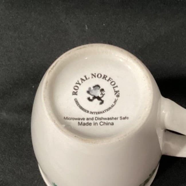 Royal Norfolk Christmas Holly Berry Coffee Cups, Set of 4, Ceramic Holiday Mugs - Thumbnail 10
