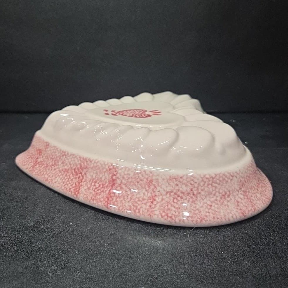 Hartstone Ceramic Heart Shaped Wall Art, Vintage Speckled Puff Sponge Design - Thumbnail 7