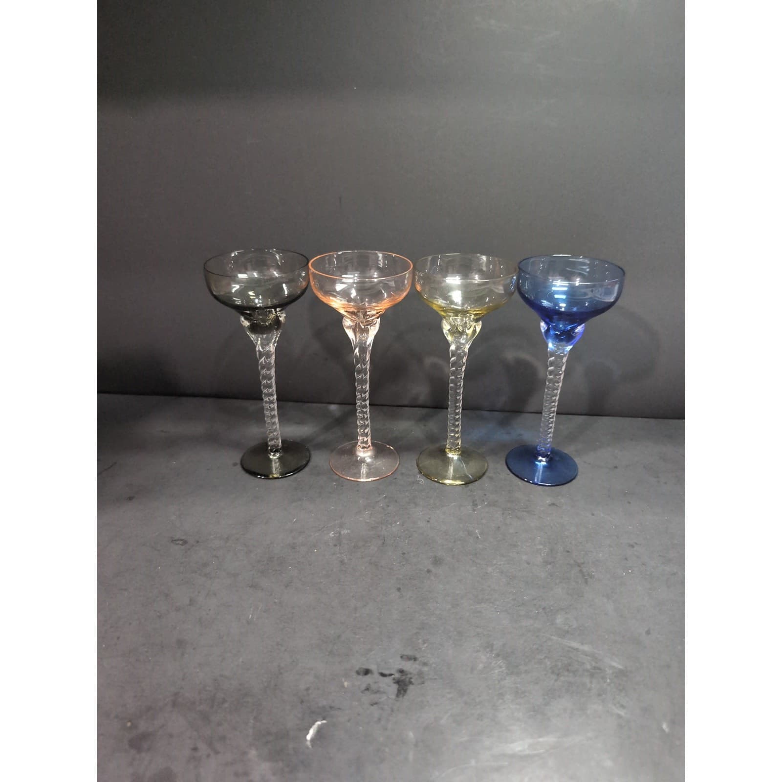 Blefeld Italian Glass Twisted Stem Champagne Glasses, Set Of 4 Elegant Drinkware - Thumbnail 3